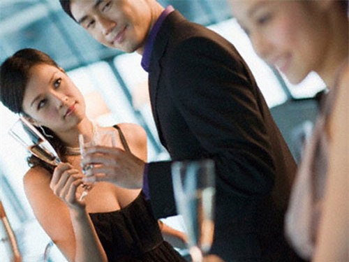 nghe lom duoc chuyen ngoai tinh, dang len mang xa hoi de truy lung, hut 25 nghin 'like' - 1