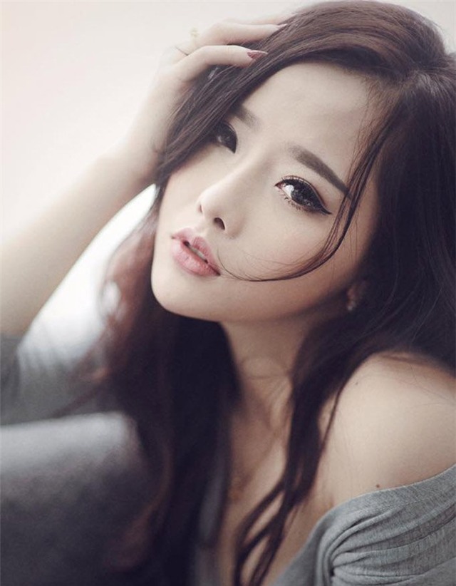 Em lập một tài khoản ảo thường xuyên cập nhật những hình ảnh gợi cảm để thử chồng (Ảnh minh họa)