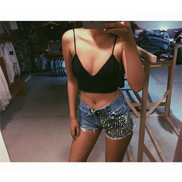 6 cô nàng hot girl Việt đang lăng xê tích cực phong cách gợi cảm - Ảnh 19.