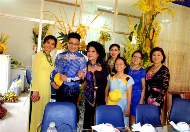 Hình ảnh Sự thật MC Thanh Bạch cưới bà trùm Thúy Nga Paris by Night số 2