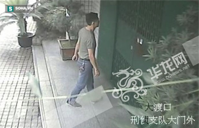 Cả gan diễn sâu ở sở cảnh sát, tên lưu manh tự chui đầu vào rọ - Ảnh 1.