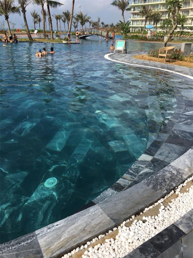 FLC Sầm Sơn bị tố có thái độ tắc trách, bể bơi quá nguy hiểm cho du khách - Ảnh 2.