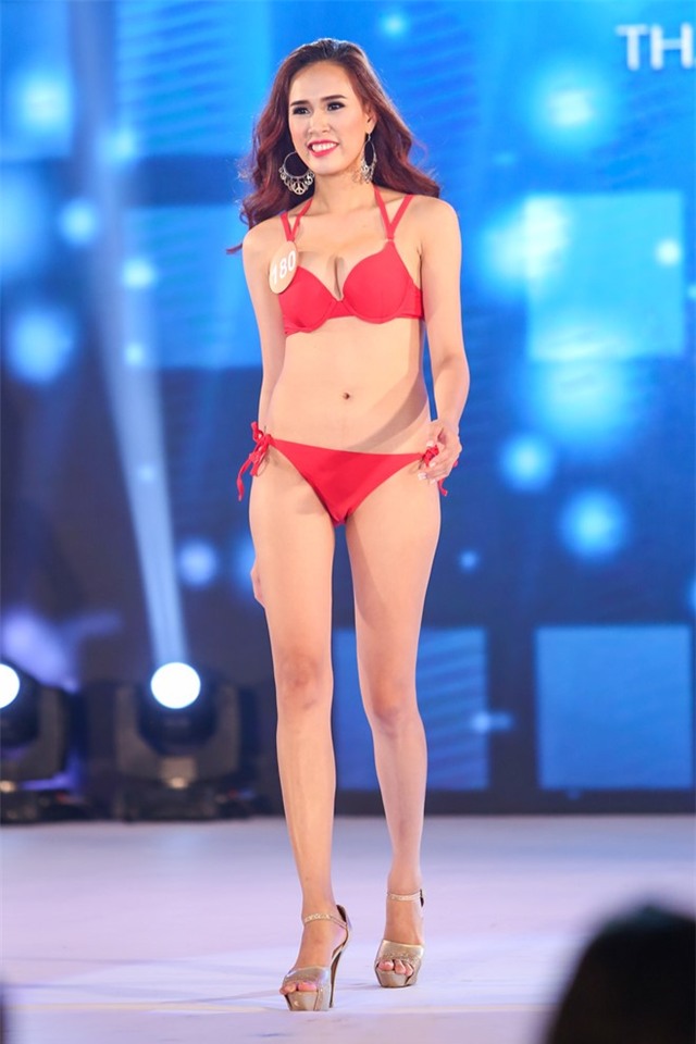 Thi sinh HH Ban sac Viet lo nhuoc diem hinh the vi bikini hinh anh 3