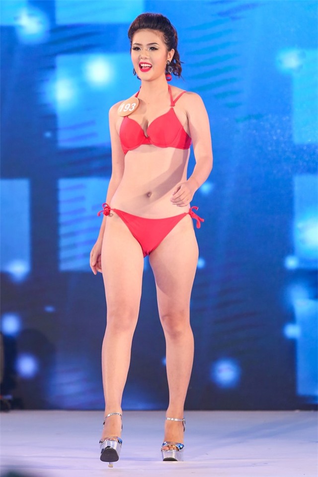 Thi sinh HH Ban sac Viet lo nhuoc diem hinh the vi bikini hinh anh 5