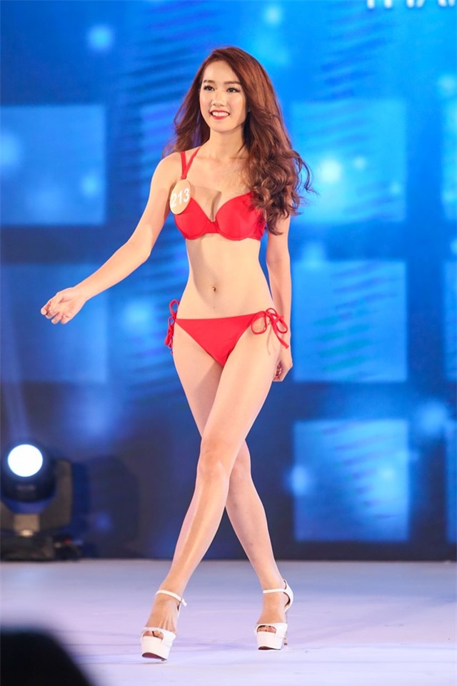 Thi sinh HH Ban sac Viet lo nhuoc diem hinh the vi bikini hinh anh 7