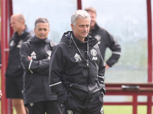 Đừng mơ MU chơi tấn công dưới thời Mourinho - 2