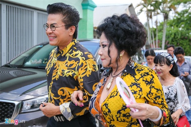 Thanh Bach va ba chu Thuy Nga Paris xuat hien sau dam cuoi hinh anh 3