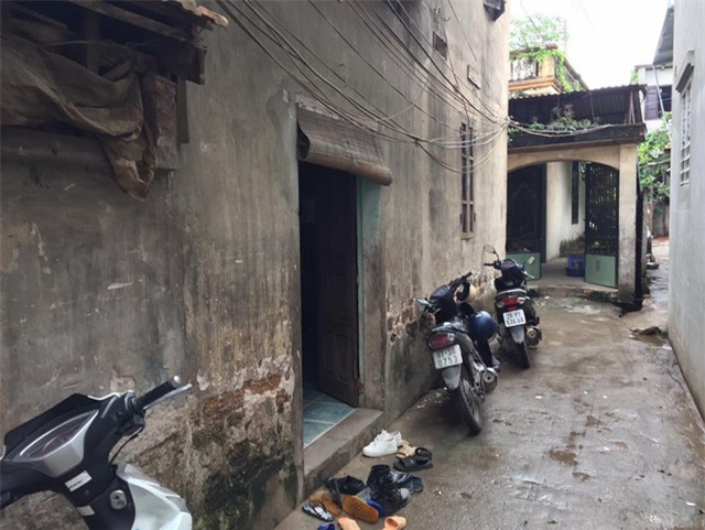 Con khóc thét khi nhìn khuôn mặt mẹ sau cơn “điên” của bố - 1