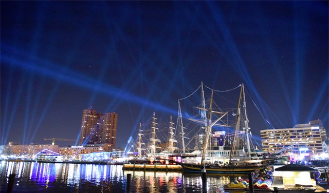 Ngồi quá lâu dưới bóng đèn điện sẽ khiến bạn già đi nhanh chóng - Ảnh 1.