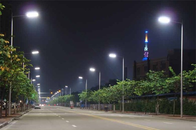 Ngồi quá lâu dưới bóng đèn điện sẽ khiến bạn già đi nhanh chóng - Ảnh 3.