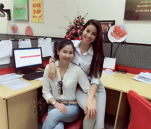 ngo ngang vi su tre dep cua me hoa hau pham huong - 1