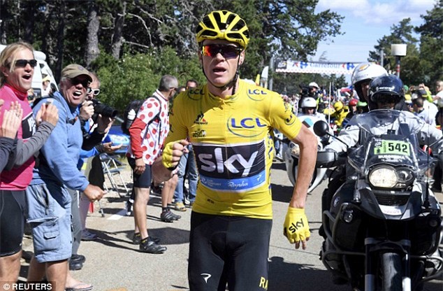 Hi hữu: Xe hỏng, áo vàng Tour de France phải chạy bộ về đích - Ảnh 6.