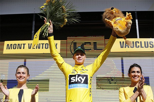 Hi hữu: Xe hỏng, áo vàng Tour de France phải chạy bộ về đích - Ảnh 10.