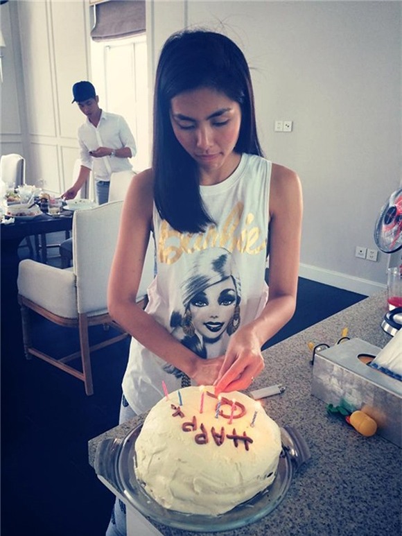 Tuy thành phẩm không mấy đẹp mắt nhưng người đẹp được người hâm mộ đánh giá cao bởi sự khéo tay hay làm. - Tin sao Viet - Tin tuc sao Viet - Scandal sao Viet - Tin tuc cua Sao - Tin cua Sao