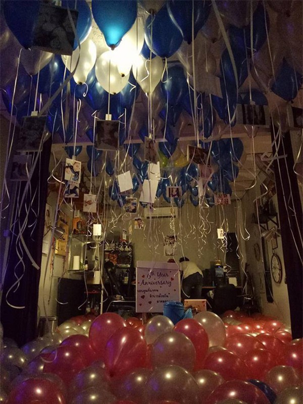 Ông chồng đáng mơ ước nhất quả đất: Tặng vợ 1 thùng tiền nhân kỷ niệm ngày cưới - Ảnh 2.