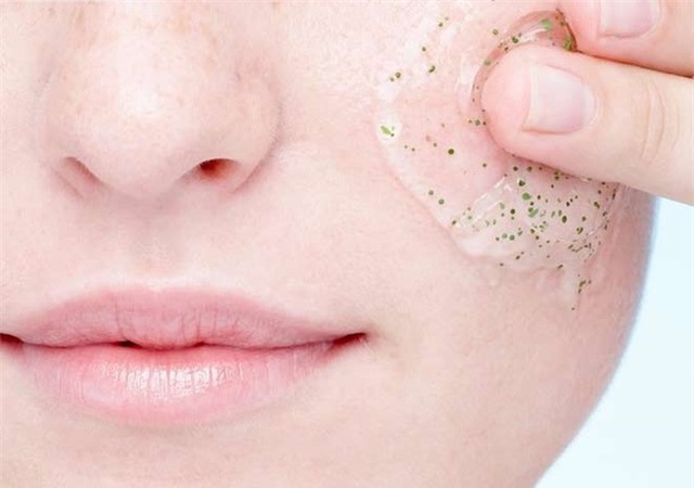 Các chuyên gia khuyến cáo, nên hạn chế sử dụng các hạt vi nhựa để tránh gây ảnh hưởng đến môi trường và nguy cơ gây hại cho sức khỏe. Ảnh minh họa