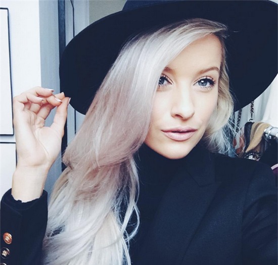 Son môi màu nude sẽ dành cho cô nàng yêu thích vẻ đẹp nền nã và tự nhiên.