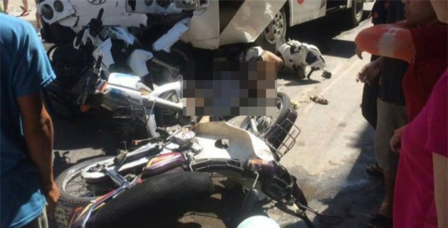 [NÓNG] Xe khách mất phanh tông hàng loạt người ở Hải Phòng