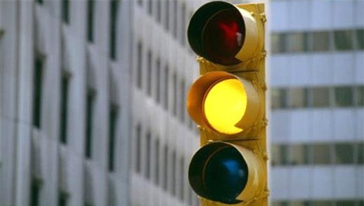 Vuot den vang bi phat den 2 trieu dong tu 1/8 hinh anh 1