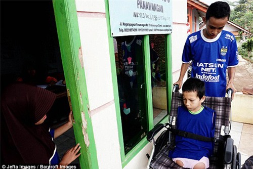 cau chuyen cam dong ve nghi luc song cua cau be 11 tuoi khong chan khong tay - 3