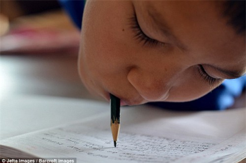 cau chuyen cam dong ve nghi luc song cua cau be 11 tuoi khong chan khong tay - 4