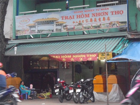 xôi nhà xác, quán xôi 40 năm, phố kinh doanh đồ tang lễ, phố trần phú