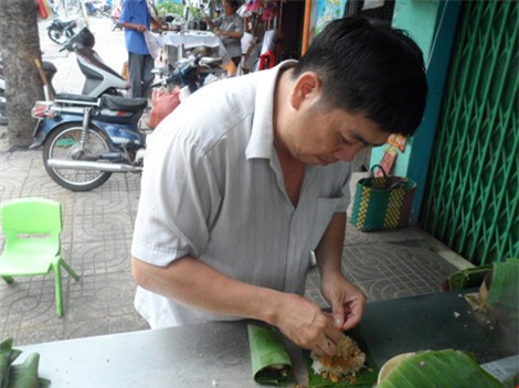 xôi nhà xác, quán xôi 40 năm, phố kinh doanh đồ tang lễ, phố trần phú