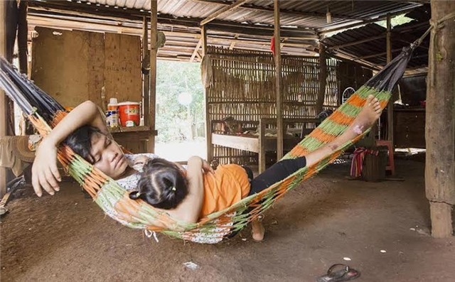 trao nhầm con, Bình Phước, cán bộ đoàn, thử AND, con ruột, người dân tộc, suy dinh dưỡng, bồi thường