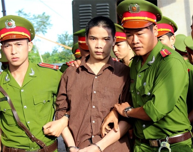 Vu tham sat Binh Phuoc: Vu Van Tien co thoat an tu hinh? hinh anh 1