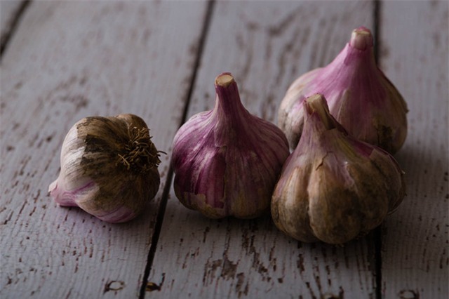 Những thực phẩm tuyệt đối không được để lâu trong tủ lạnh - Ảnh 2.