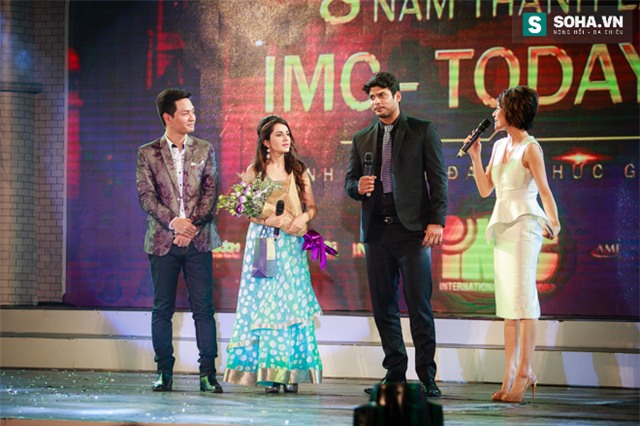 Hành động quá ga-lăng của chồng Cô dâu 8 tuổi với nữ MC Việt - Ảnh 14.