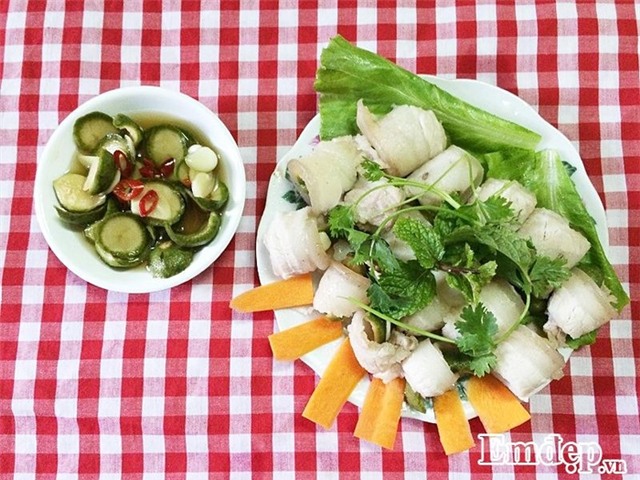 Lạ miệng với thịt ba chỉ luộc cuộn sấu dầm mắm ớt