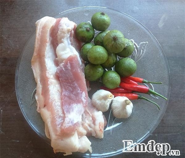 Lạ miệng với thịt ba chỉ luộc cuộn sấu dầm mắm ớt