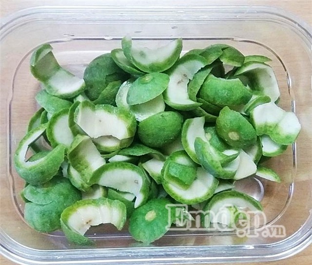 Thịt ba chỉ luộc cuộn sấu dầm mắm ớt, lạ miệng mà ngon tuyệt