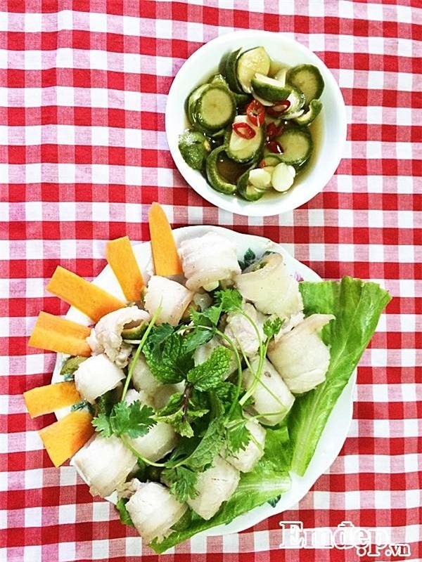 Thịt ba chỉ luộc cuộn sấu dầm mắm ớt lạ miệng