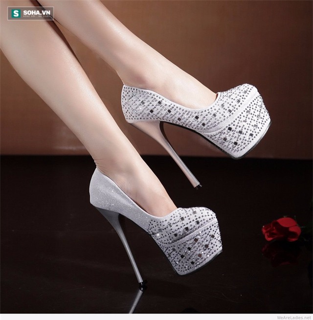 Tác hại ghê gớm không thể đo đếm của việc đi giày cao gót - Ảnh 1.