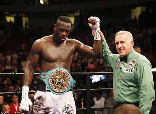 Boxing: Gãy tay vỡ bắp vẫn đánh đối thủ xin hàng - 1