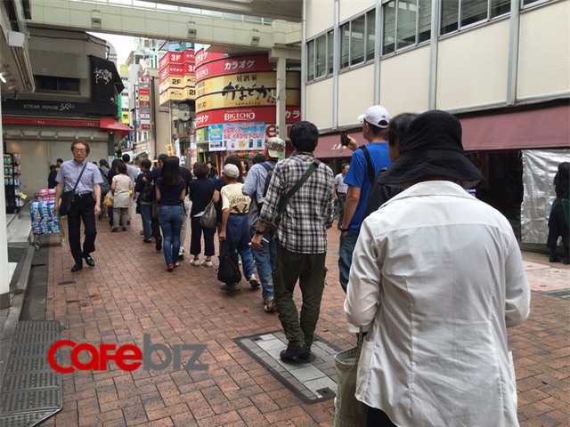 Tiệm bánh 65 tuổi ở Nhật Bản: Rộng 6m2, chỉ bán 2 loại bánh, nguyên thủ quốc gia muốn ăn cũng phải xếp hàng - Ảnh 2.