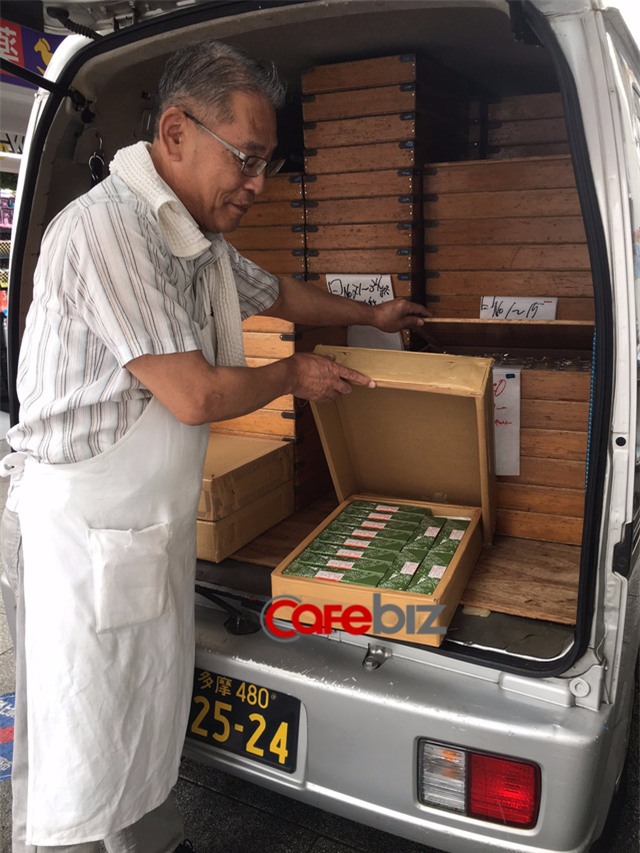 Tiệm bánh 65 tuổi ở Nhật Bản: Rộng 6m2, chỉ bán 2 loại bánh, nguyên thủ quốc gia muốn ăn cũng phải xếp hàng - Ảnh 3.