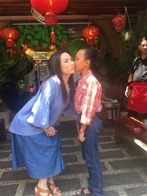moi quan he giua quan quan ho van cuong va ca si phi nhung hinh anh 4