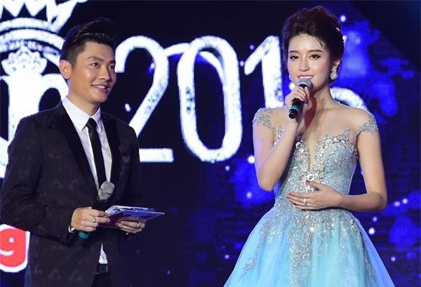 BTC giai thich viec Ky Duyen vang mat o chung khao Hoa hau hinh anh 1