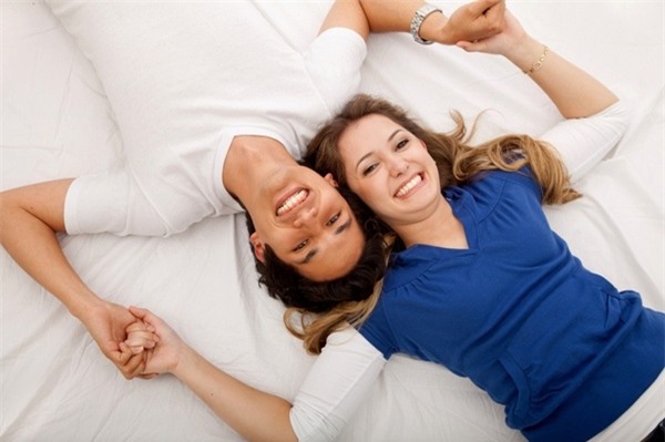 Tập thể dục trên giường, vợ chồng cùng giảm cân