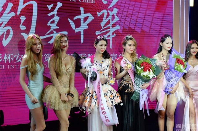 mẹ một con, ngực đẹp, người mẫu, quán quân