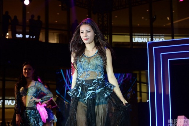 mẹ một con, ngực đẹp, người mẫu, quán quân