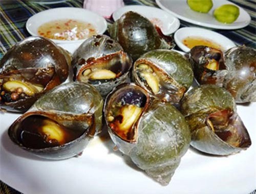 Ho ra máu do... ăn tôm, cua, ốc nướng - Ảnh 1.