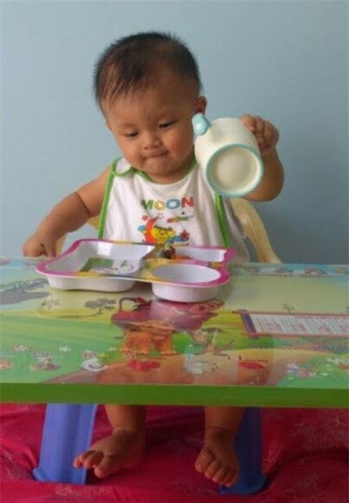 Cậu bé bị đâm xuyên não khỏe mạnh đón thôi nôi - ảnh 2