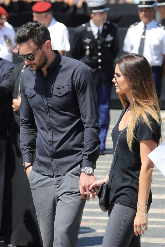 Vợ chồng thủ quân tuyển Pháp dự lễ tưởng niệm nạn nhân vụ khủng bố ở Nice - Ảnh 3.