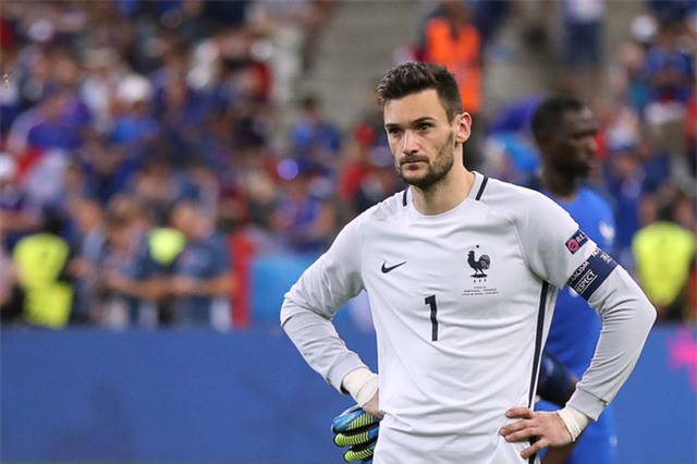 Vợ chồng thủ quân tuyển Pháp dự lễ tưởng niệm nạn nhân vụ khủng bố ở Nice - Ảnh 5.