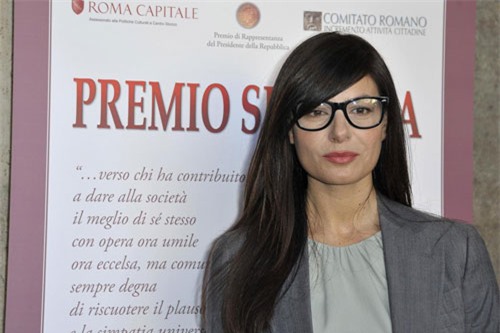 ngam nu cuoi “toa nang” cua 