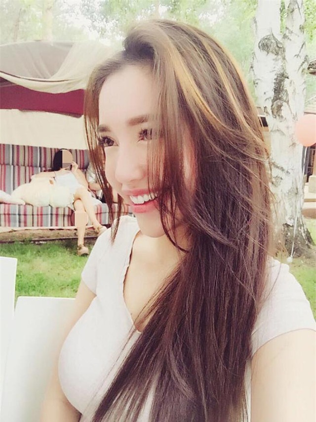 elly tran goi cam voi vong ba 96cm hinh anh 8